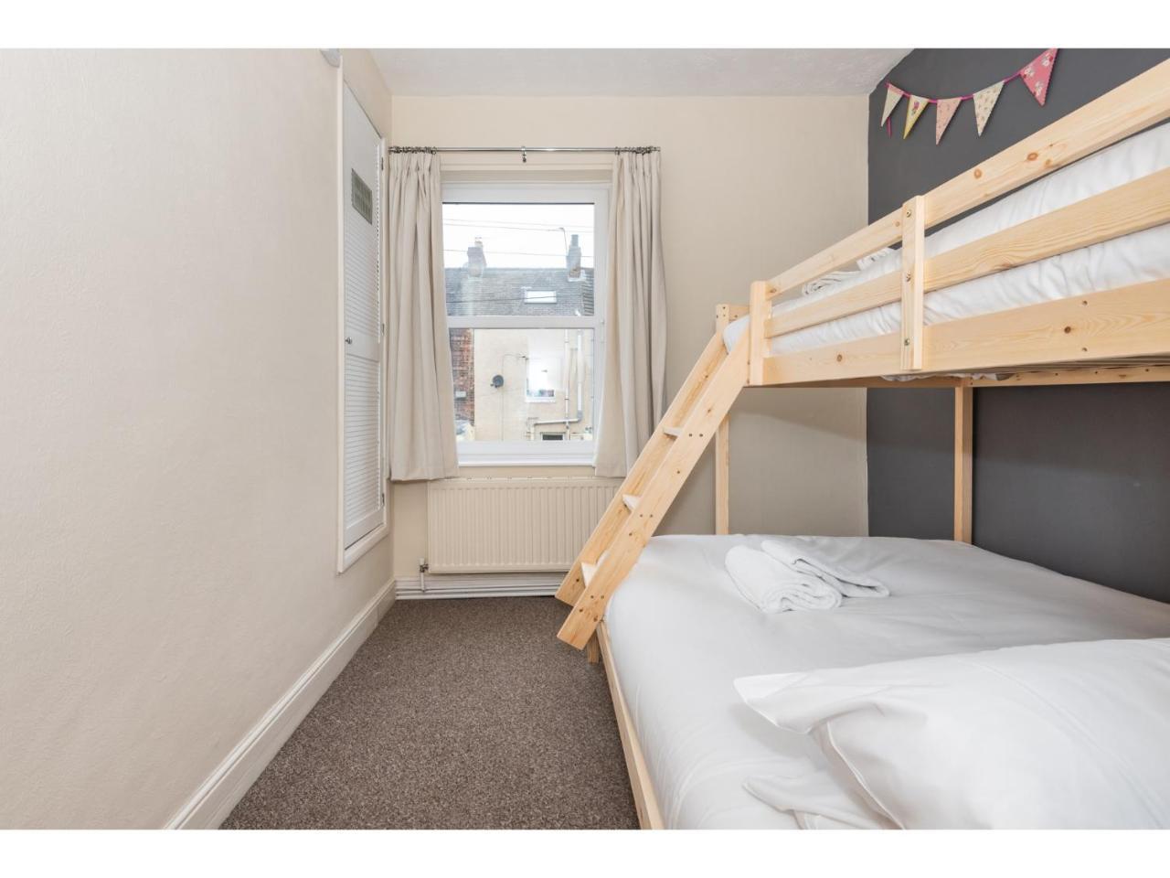 Beautiful 2 Bed With Free Parking - Pass The Keys Apartment Йорк Екстериор снимка